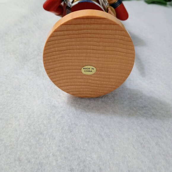 EUC: Nutcracker Approx 9" Red, Green & Gold German Style Decorative Soldier - Picture 3 of 4